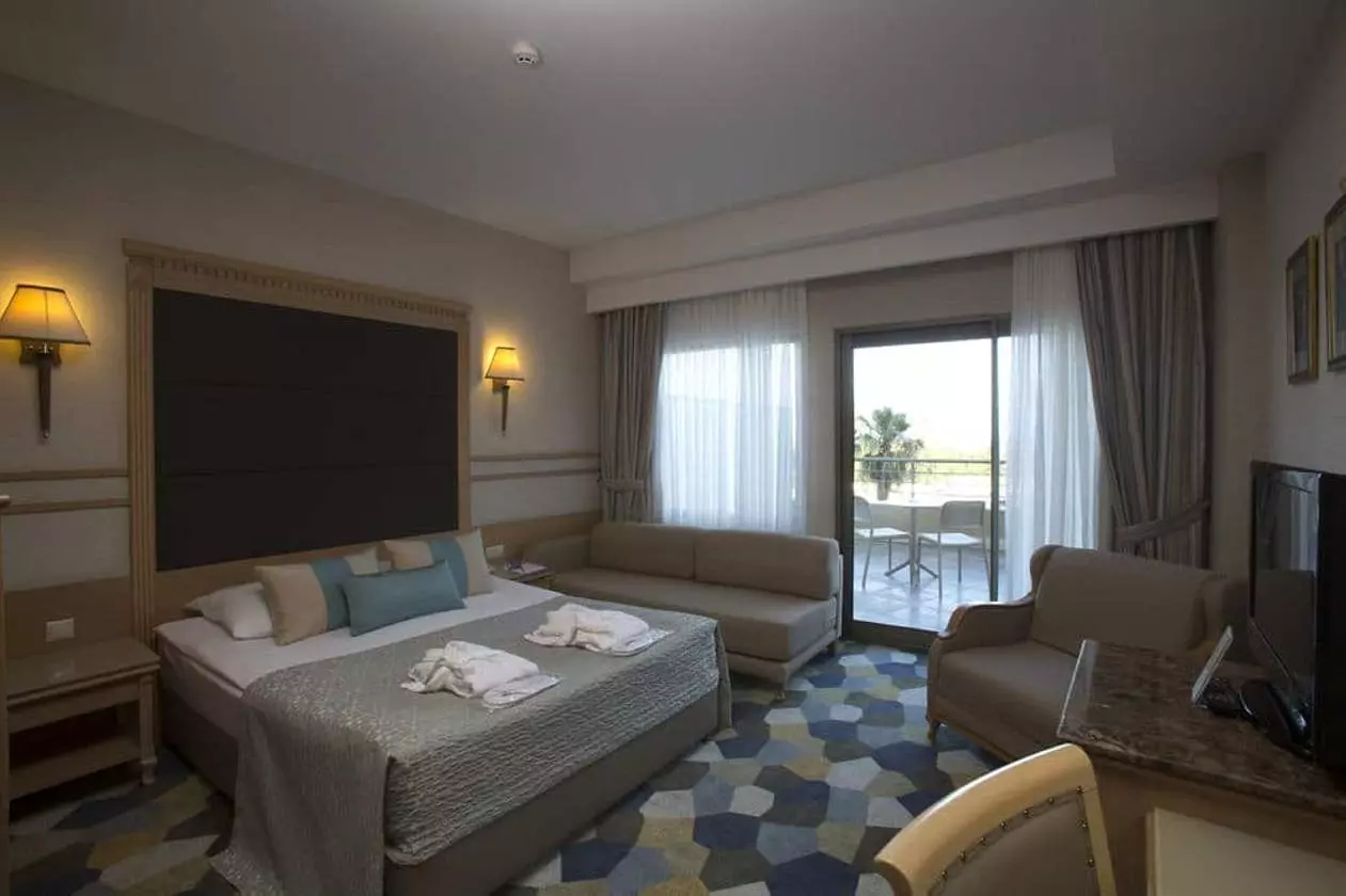 FAMERESIDENCE_LARA (16).jpg